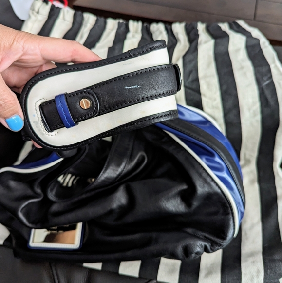 L.A.M.B black leather handbag - Picture 3 of 6